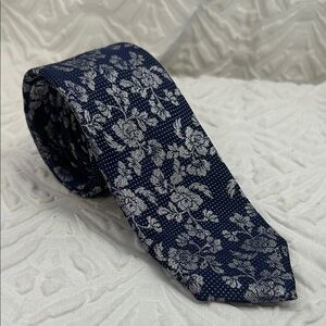 Vince Camuto 100% Silk Floral Jacquard Tie Blue Silver